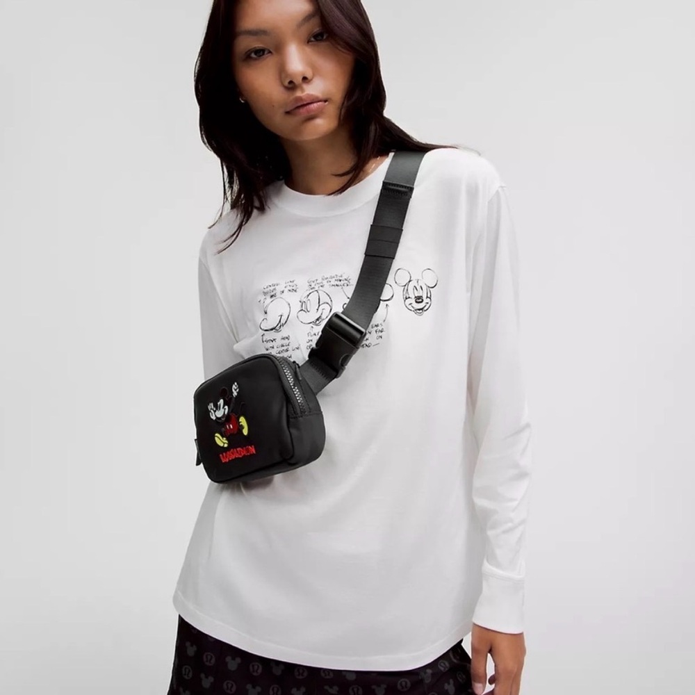 DISNEY x LULULEMON Everywhere Belt Bag 1L Mickey in Motion Graphic NWT - Picture 5 of 9